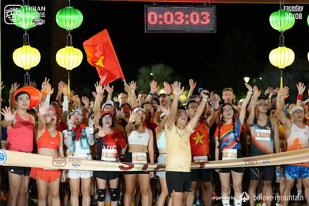 Runner chờ xuất phát giải Hoi An Heritage lúc rạng sáng