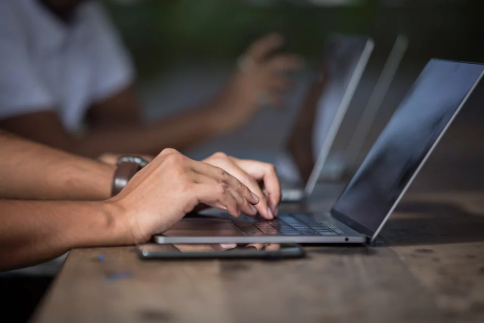 Gắn ô tìm ảnh lên website trên máy tính xách tay